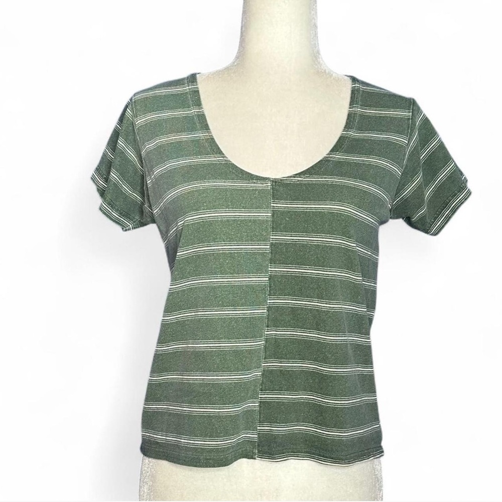 💜 Urban Renewal | UO Green Stripe Short Sleeve T-Shirt (M)